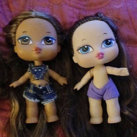 Set of Four Fashion Dolls with Outfits - Picture 4 of 6